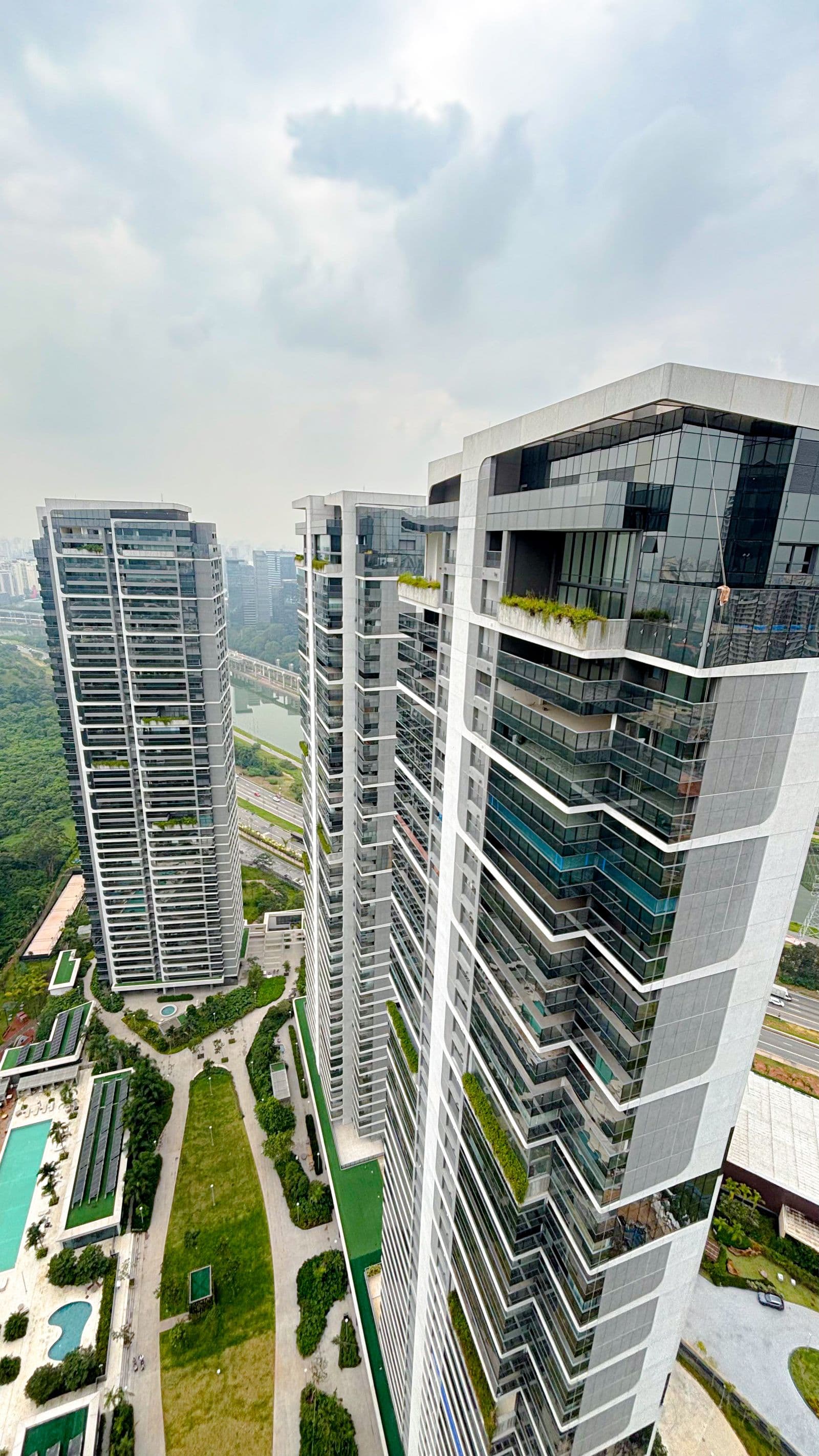 Vista aérea do condomínio Parque Global, na Marginal Pinheiros — projeto pintado pela São Judas Pinturas