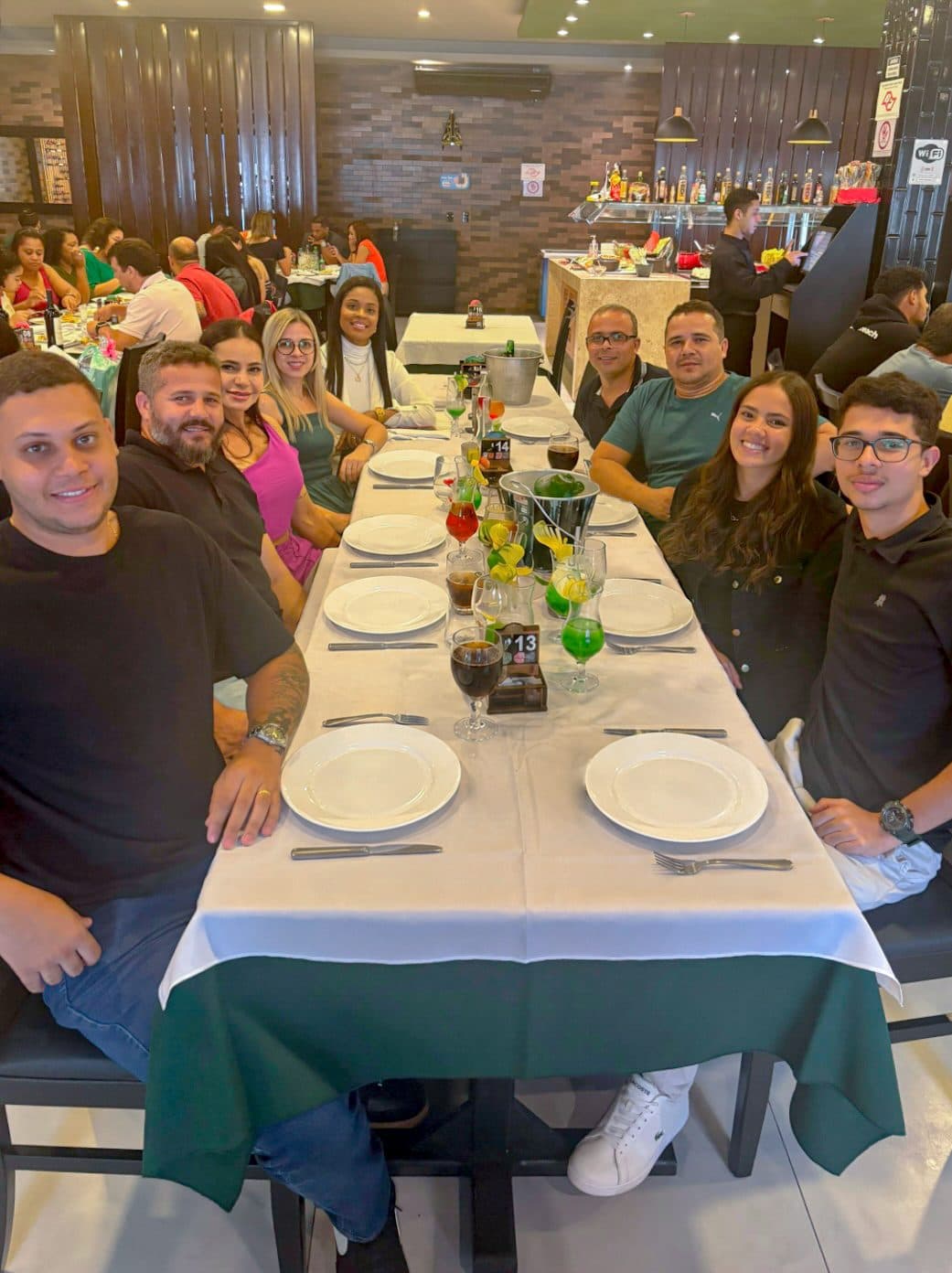 Equipe São Judas Pinturas reunida em jantar de confraternização